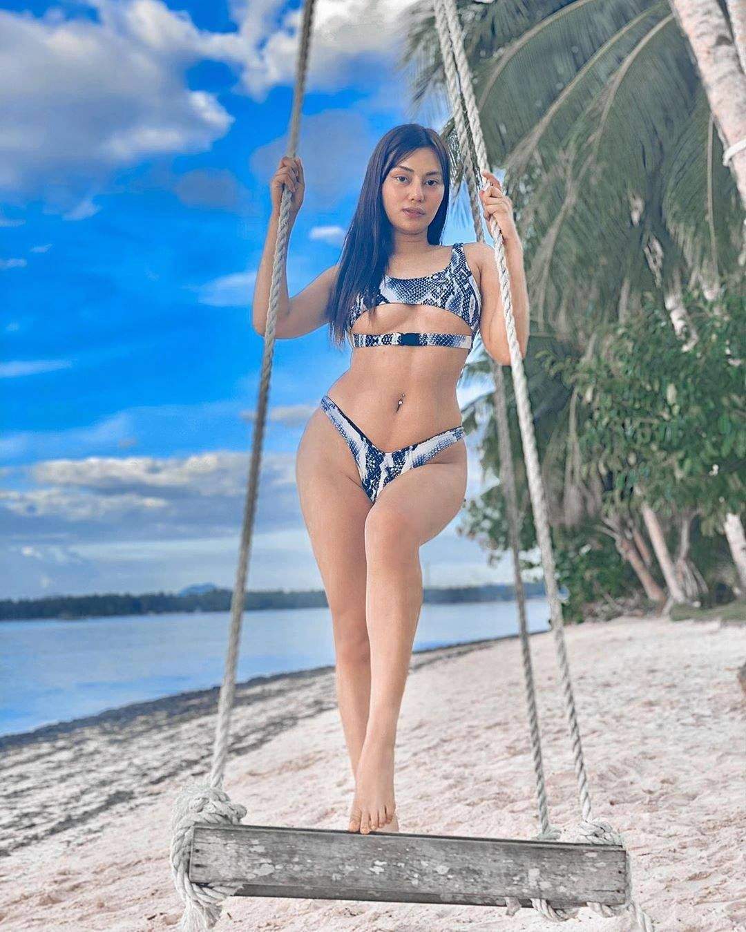 Thick Philippines Girl Wide Hips Sexy Beach Babe On A Swing