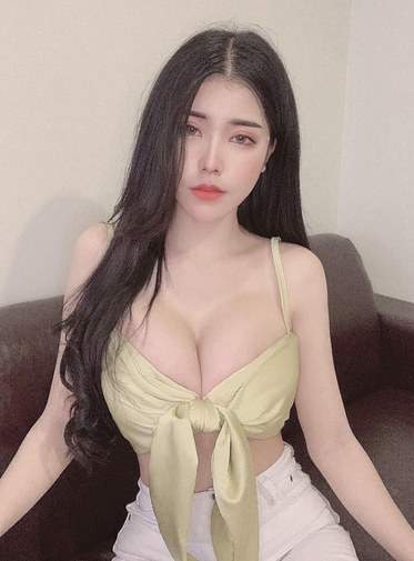 Busty Thai Babe From Bangkok With Massive Cleavage Sexy Eyes