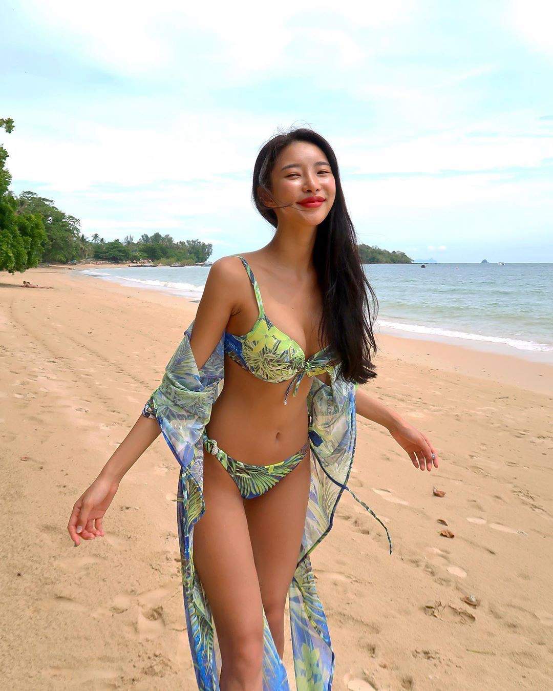 Slim Sexy Vietnamese Beach Babe Beautiful Smile Tall Hard Body